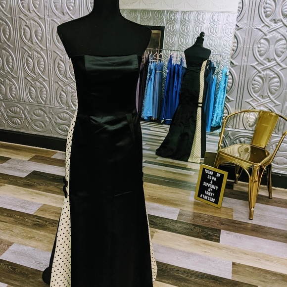 LAST CHANCE Strapless Polka-Dot Dress - Picture 1 of 5